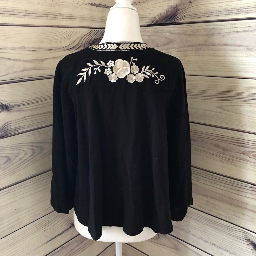 FOREVER 21 Black & Beige Embroidered Floral Open Cardigan Size Small